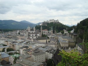 Salzburg Blick vom Salzburger Mönchsberg auf die Altstadt und die Festung Hohensalzburg